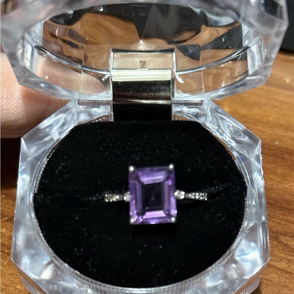 Elegant Amethyst Gemstone Ring